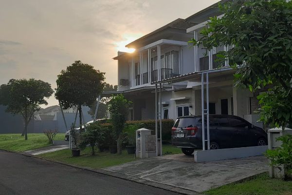 Rumah modern di tengah perumahan yang indah